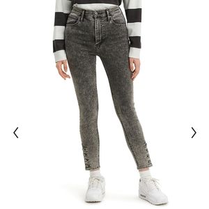 NWT Levi Mile High Black Distressed Jeans